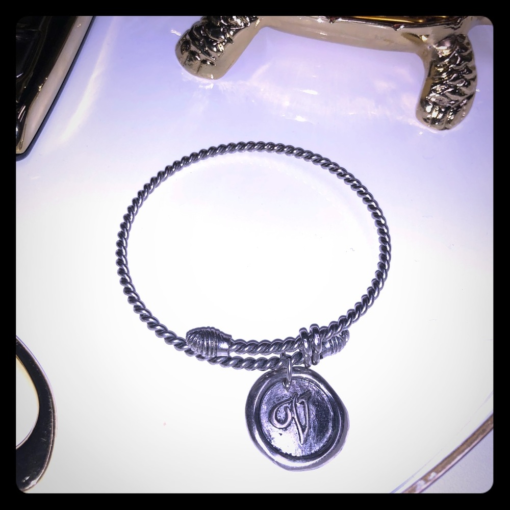 Cookie Lee Initial “V” bracelet
